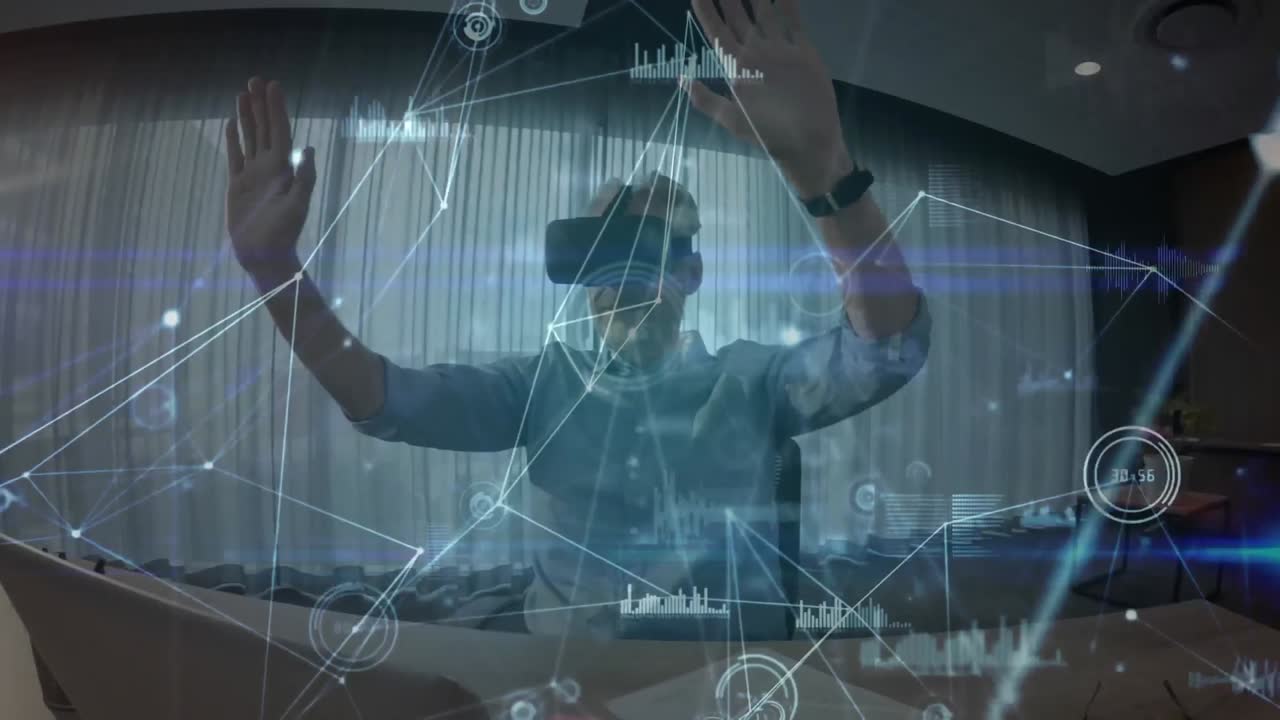 Mand iført et virtual reality-headset, der bevæger hænderne i luften