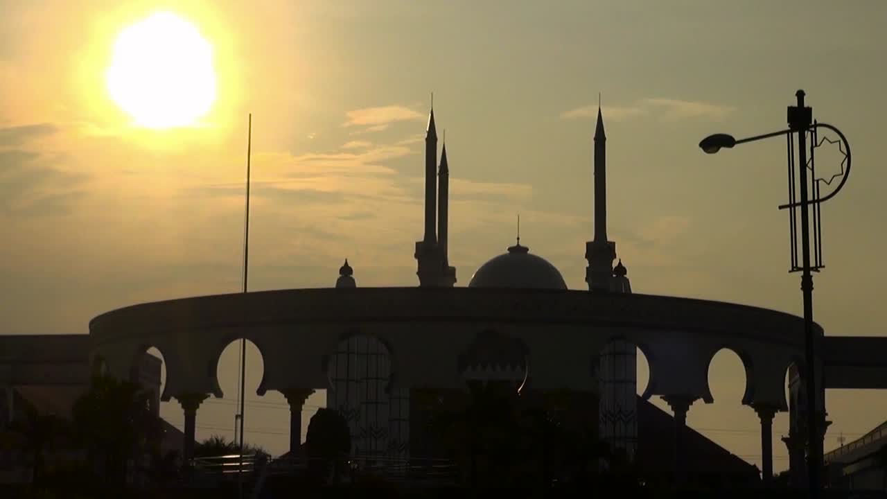 мечеть центральной явы на закате