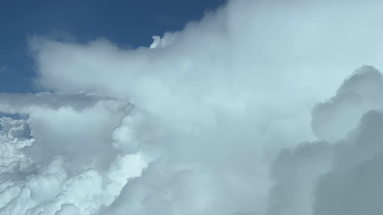 Awesome pilot&rsquo;s perspective while flying near tops of huge storm clouds