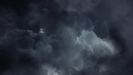 tormentas eléctricas de 4k, nubes cumulonimbus y relámpagos moviéndose en el cielo oscuro