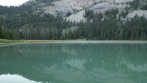 transparent water with reflections on green river lakes in wyoming