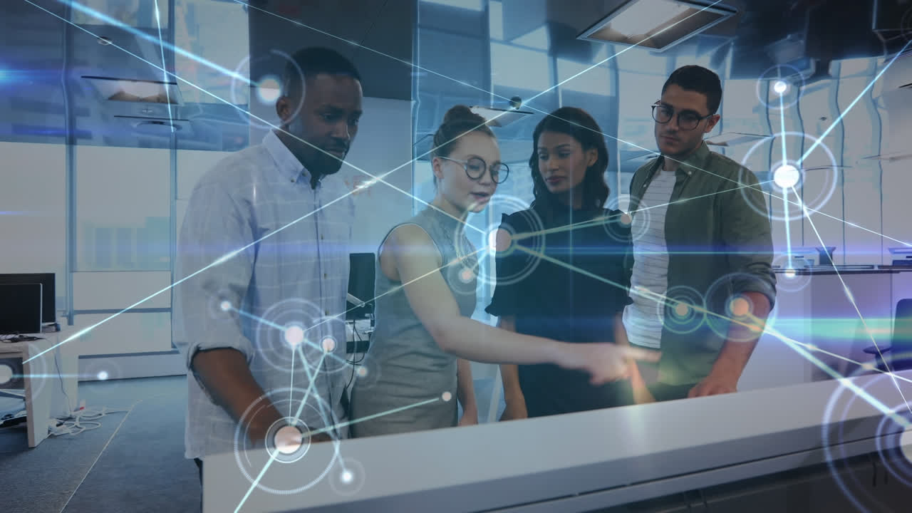 animación de la red con conexiones a través de diversas personas de negocios