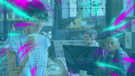 animación de fórmulas matemáticas sobre personas de negocios