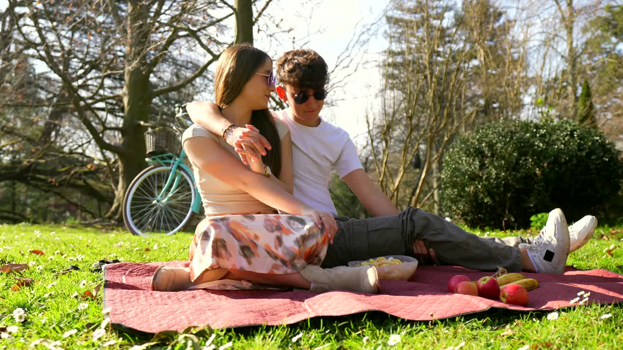Young couple enjoying a picnic in the park