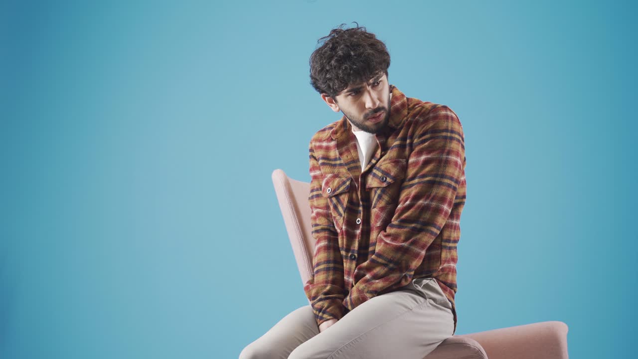 retrato de un joven paranoico con problemas psicológicos.