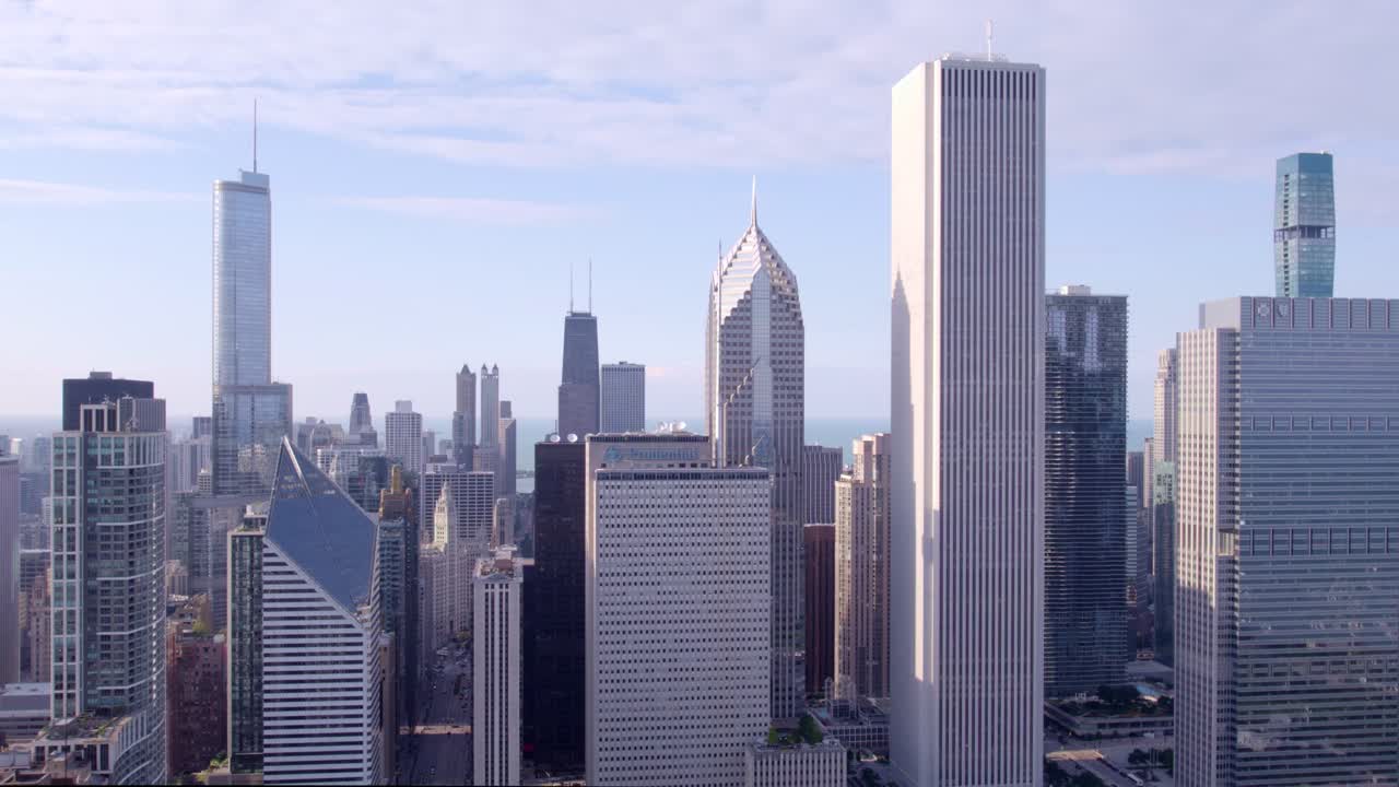 Witness the grandeur of Chicago's business district and iconic skyscrapers with drone visuals.