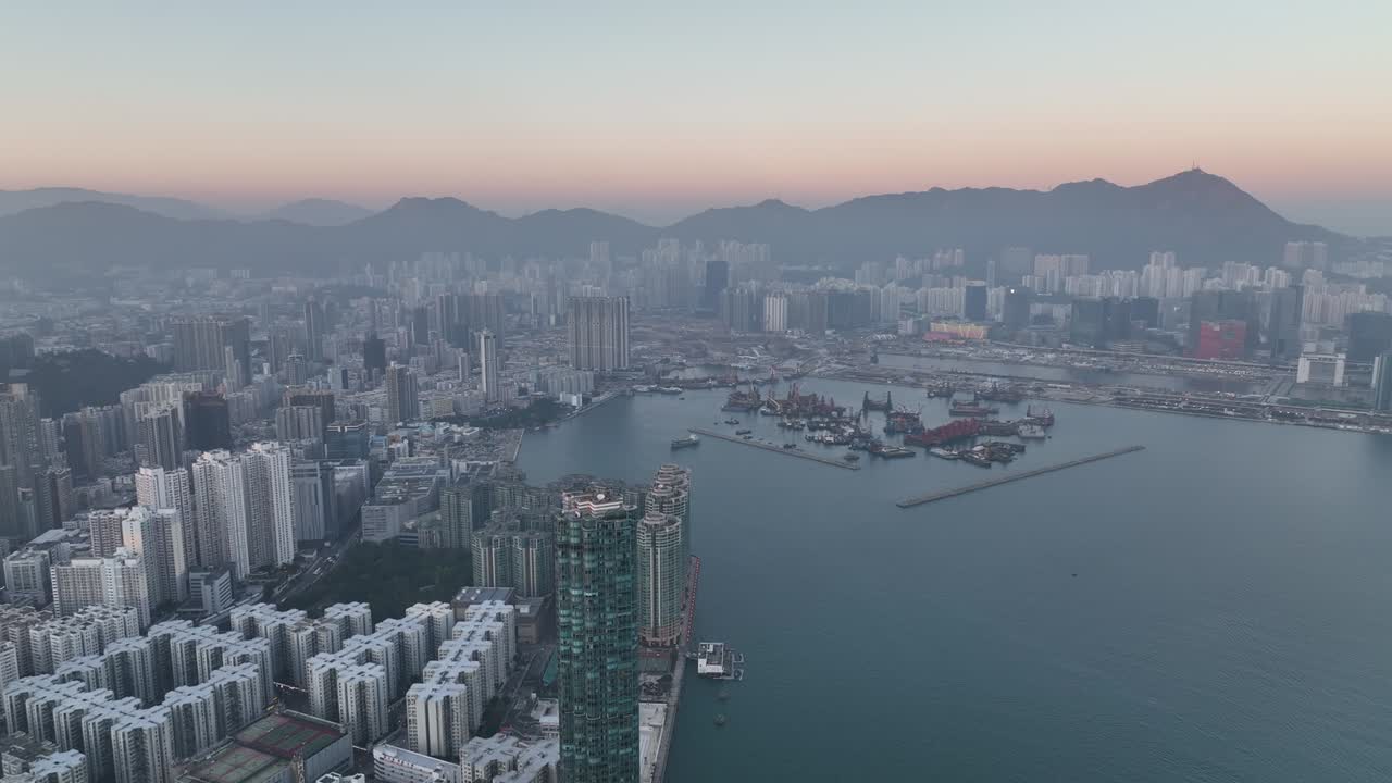 imágenes aéreas en 4k de la ciudad de hong kong al atardecer