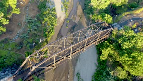 Iron-Horse-Trailhead-Bridge-In-Valencia,-Ca