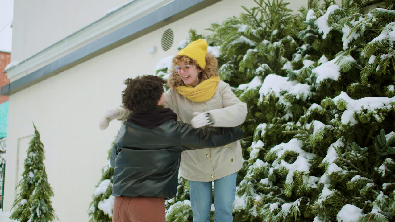 함께 시간을 보내는 레즈비언 커플