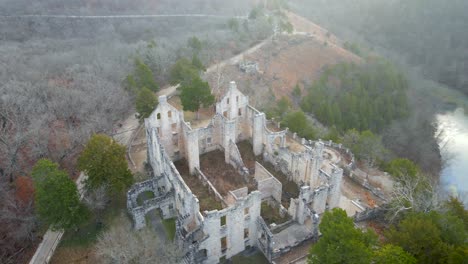 Breathtaking-Remains-of-Ha-Ha-Tonka-State-Park-Castle-Ruins,-Missouri