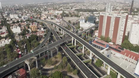 autopista de tráfico de drones aéreos en la ciudad de méxico