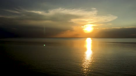 Sunset-reflection-in-water-at-tungabhadra-water-reservoir-near-Hospet,-Karnataka,-India