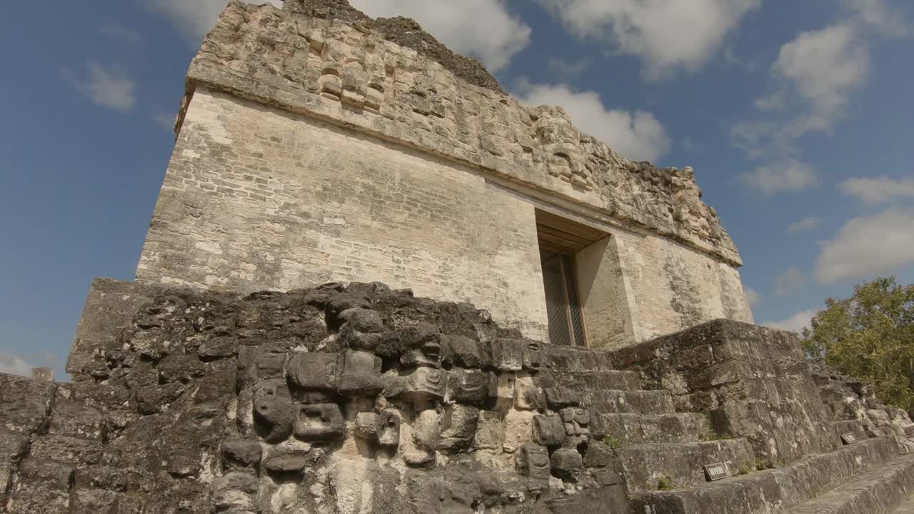 ruinas mayas en tikal en guatemala