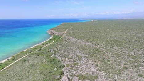 Türkisblaue-Küste-Der-Dominikanischen-Republik,-Abgelegener-Strand,-Antenne