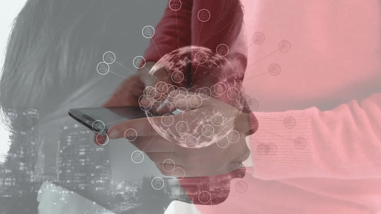 animación del paisaje urbano y una mujer biracial sobre un hombre de negocios caucásico que usa un teléfono inteligente