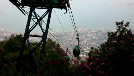 teleférico que opera en jounieh, líbano