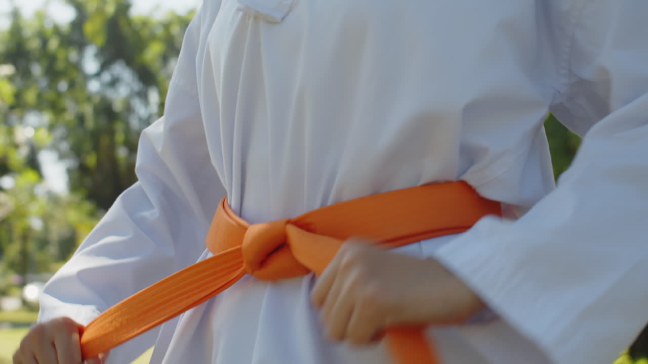 V1-0009_2023.12.14 DI Trung Crossmedia People practising taekwondo00000000.mov