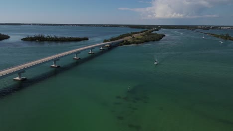 highway-pass-leading-the-Boca-Grande,-Florida