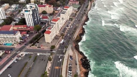 Flyback-Aéreo-Sobre-La-Avenida-George-Washington-En-República-Dominicana