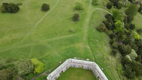 Hito-Famoso-De-La-Colina-De-West-Wycombe,-Imágenes-Aéreas-De-La-Iglesia-De-St-Lawrence-Bucks-Uk