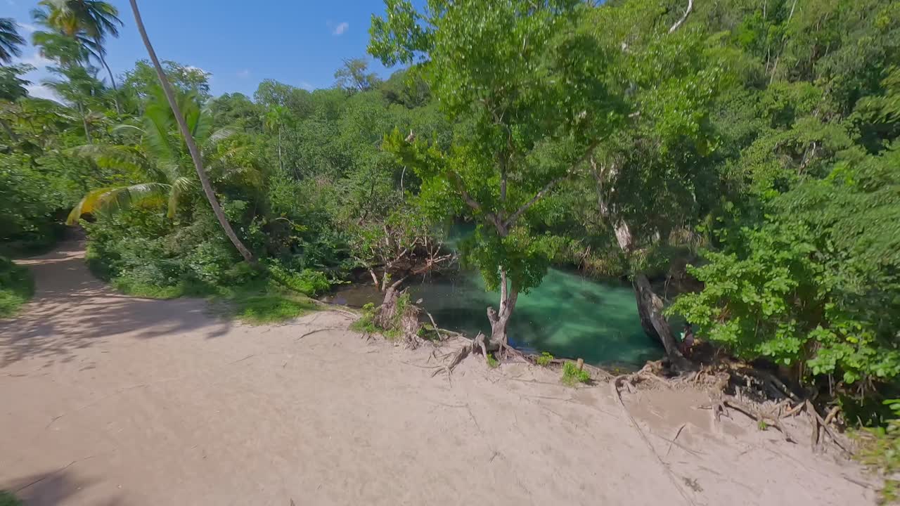 Area del fiume Cano Frio a Las Galeras, Samana, Repubblica Dominicana.