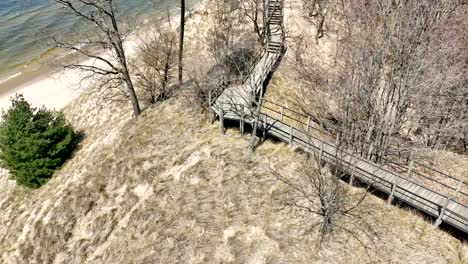 Dune-Walkway-along-the-shoreline