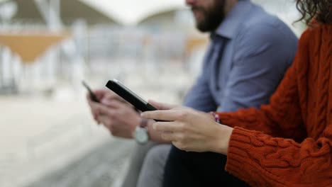 Cropped-shot-of-couple-using-digital-devices