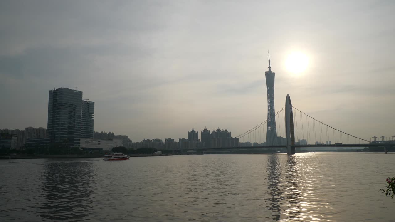광저우 시의 유명한 다리, 칸톤 타워, 강변, 느린 동영상, 파노라마, 4k