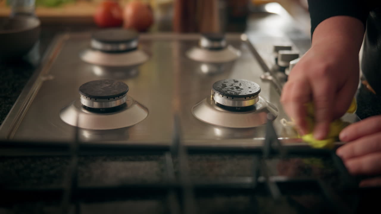 가스 스토브 를 청소 하는 일