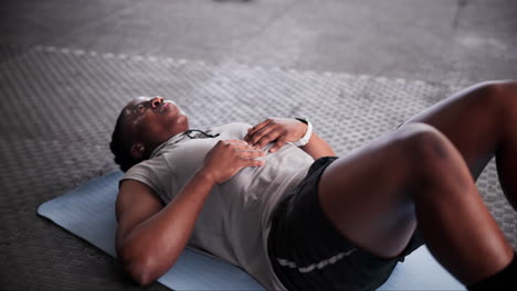 man doing abdominal exercises