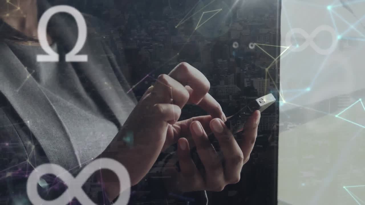 연결 네트워크의 애니메이션과 카우카스 여성 사업가에 대한 글자 떨어지는 것