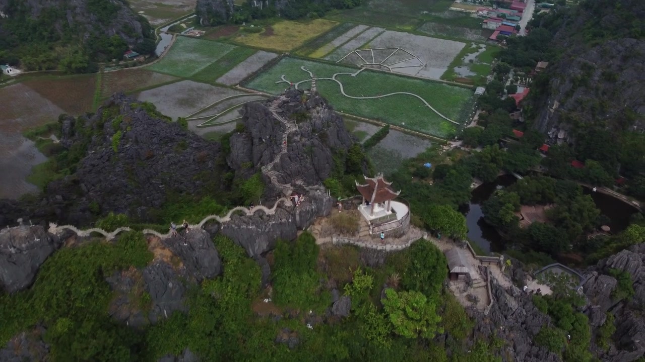 Từ sông Ngô Đồng đến núi Ngoạ Long, những kỳ quan thiên nhiên của Việt Nam