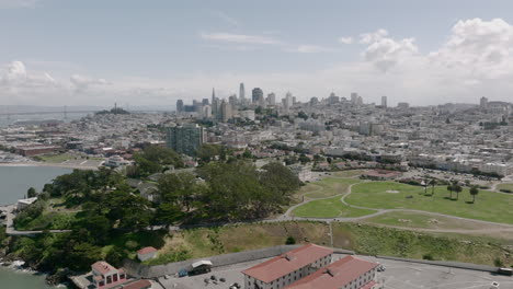 Aerial-pull-out-over-Fort-Mason-Center-in-San-Francisco,-CA