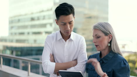 Business,-Asian-man-and-woman-with-tablet