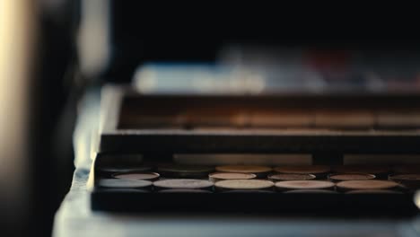 Eine-Nahaufnahme-Einer-Make-up-Palette