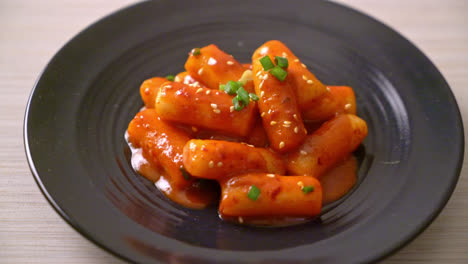 korean rice cake stick in spicy sauce - tteokbokki