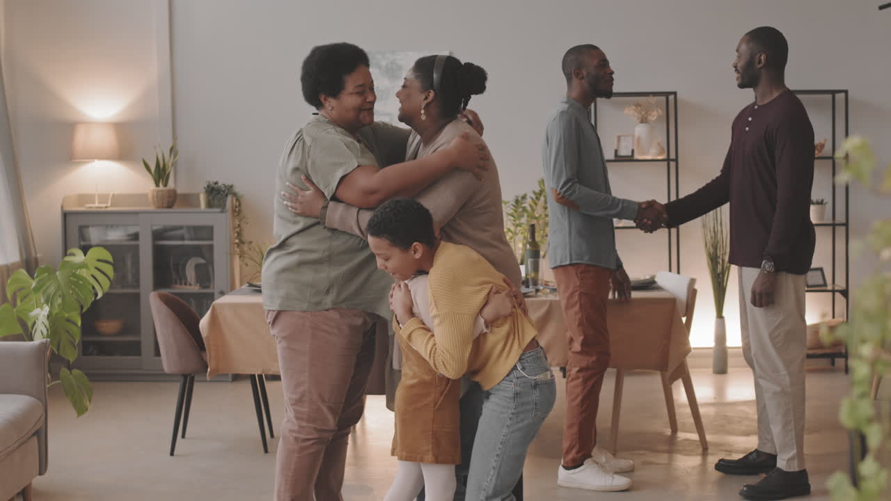 reunión familiar y saludos