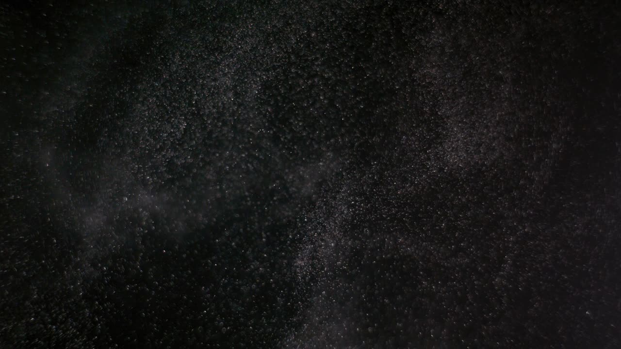 검은 바탕에 분리 된 파우더