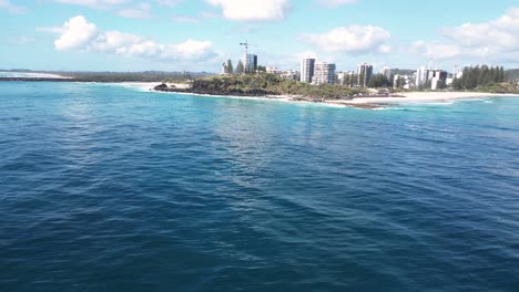 Wale-Schwimmen-In-Der-Nähe-Der-Malerischen-Gold-Coast-Und-Der-Tweed-Heads-Küste