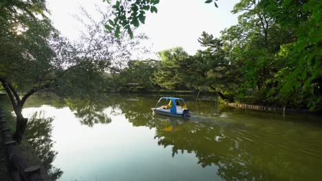 Los-Lagos-Del-Parque-Shakujii-En-Tokio-Son-Ideales-Para-Navegar-Y-Pasear-Toda-La-Tarde