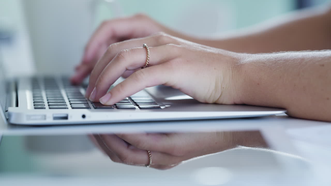 sólo otro día productivo en la oficina.