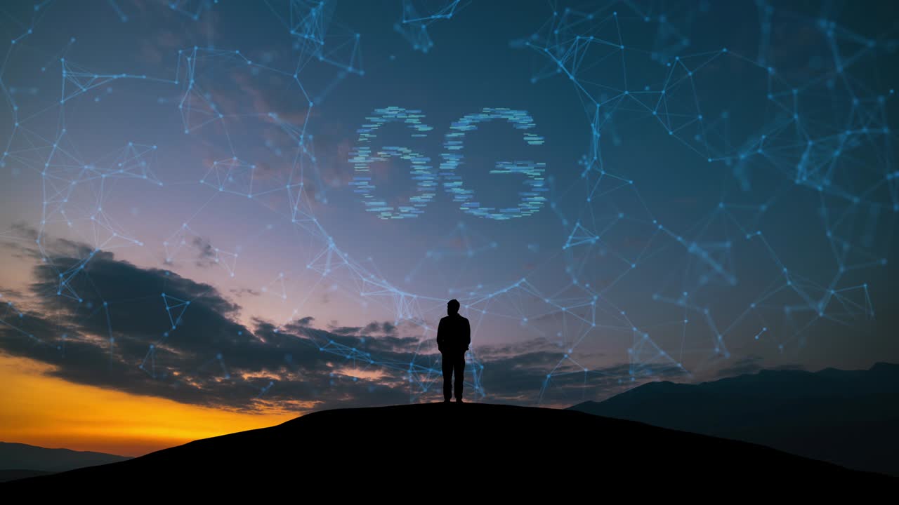 남자는 홀로그램 배경에서 산 꼭대기에 서 있습니다.