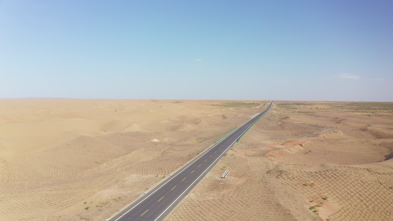 고비 사막의 고속도로에서 자동차 운전, 내부 몽골