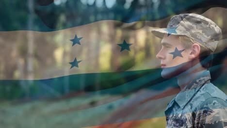 composición digital de ondear la bandera de honduras contra el soldado que saluda en el campamento de entrenamiento