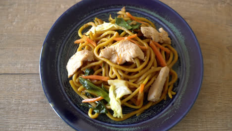 Fideos-Yakisoba-Salteados-Con-Pollo