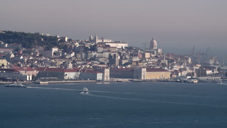 boats arriving at lisbon port