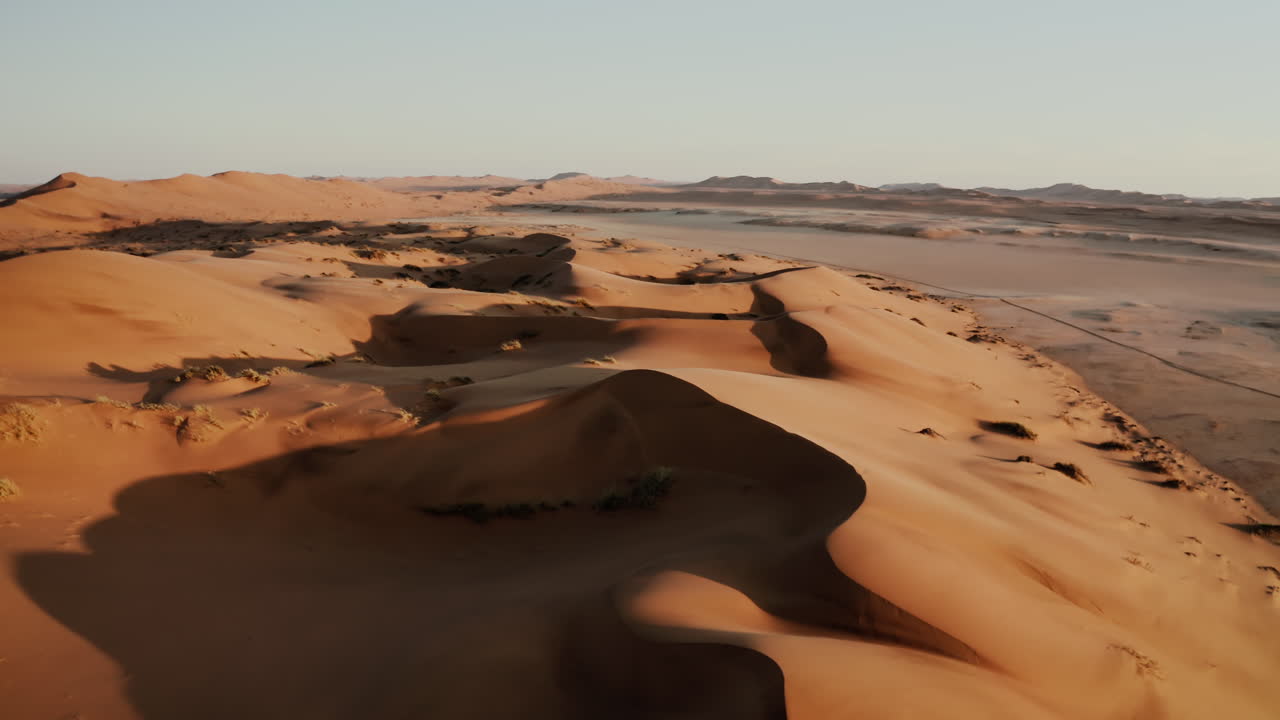 vista aérea de las dunas de arena del desierto
