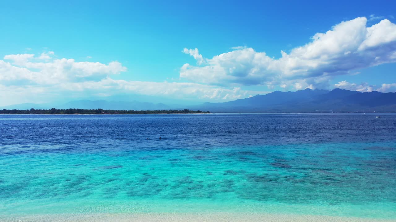 화이트해븐 비치 위트선데이즈 사우스 퍼시픽 퀸즐랜드 오스트레일리아의 하얀 모래