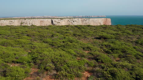 aéreo: los acantilados de sagres en portugal