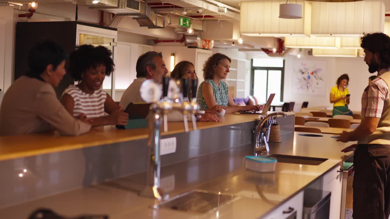 Persone in un ambiente d'ufficio